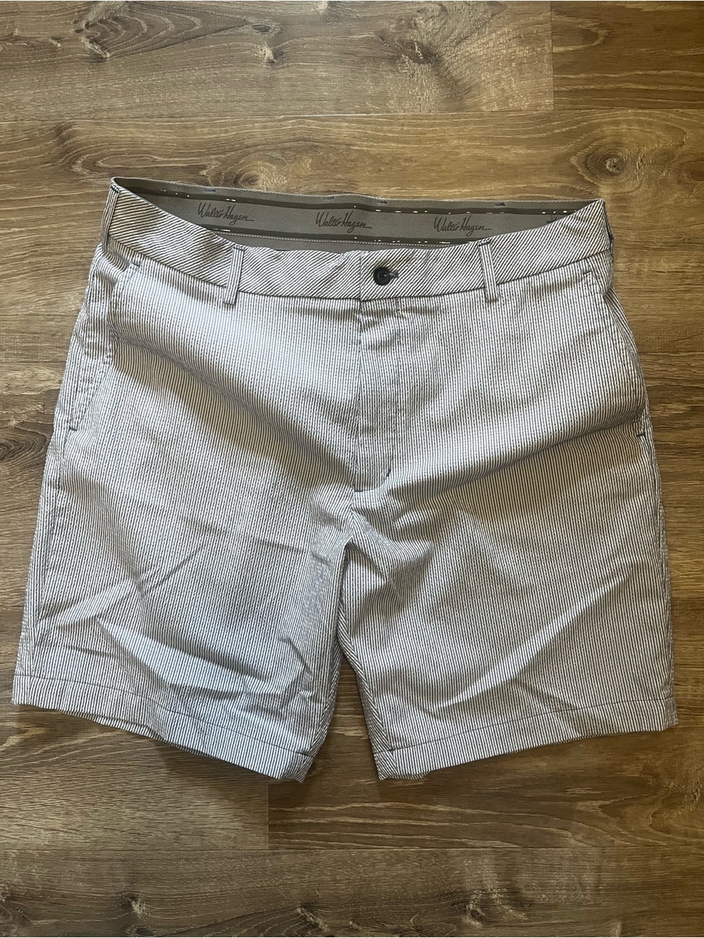 Walter Hagen Men's Light Blue and White Seersucker Flat Front Shorts